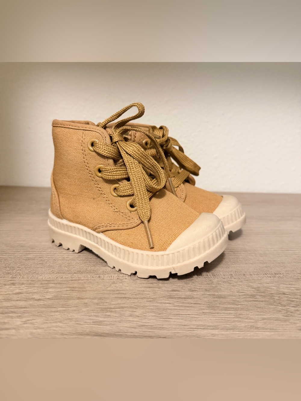 Old Navy Kids Lace-Up Canvas Boots in Tan